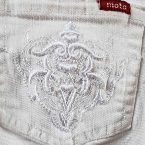 Makers Of True Originals UK white jeans , womens, size 27. mild stretch - Picture 8 of 10